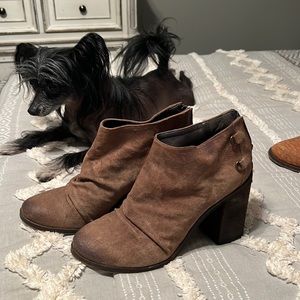 Boutique nine brown suede bootie